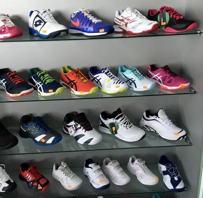Магазинът на СК "Дема" вече предлага и спортна екипировка на Asics и новите ракети на Head