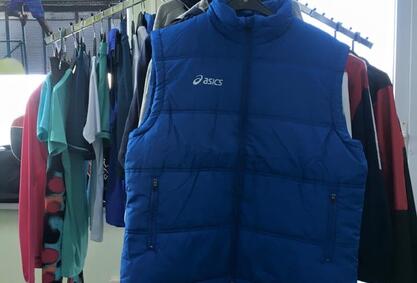 Магазинът на СК "Дема" вече предлага и спортна екипировка на Asics и новите ракети на Head